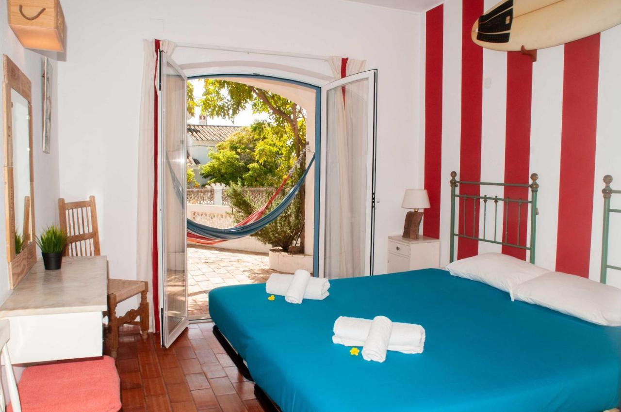 Jho'La Surf Camp Hostel Praia Da Luz Exterior photo